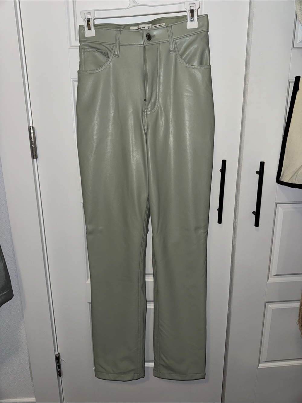 Abercrombie Curve Love 90s Straight Ultra High Rise - Vegan Leather, Size 26 L